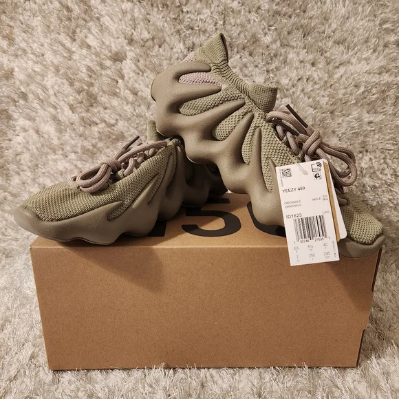 AUTHENTIC YEEZY 450 Stone Flax Size US 7M or US 8W